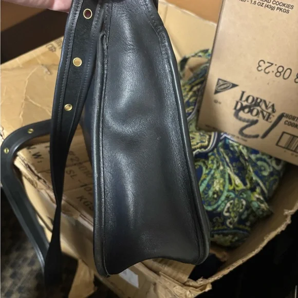 Coach stewardess Black Leather Shoulder Bag with Gold Accents - Picture 10 of 15